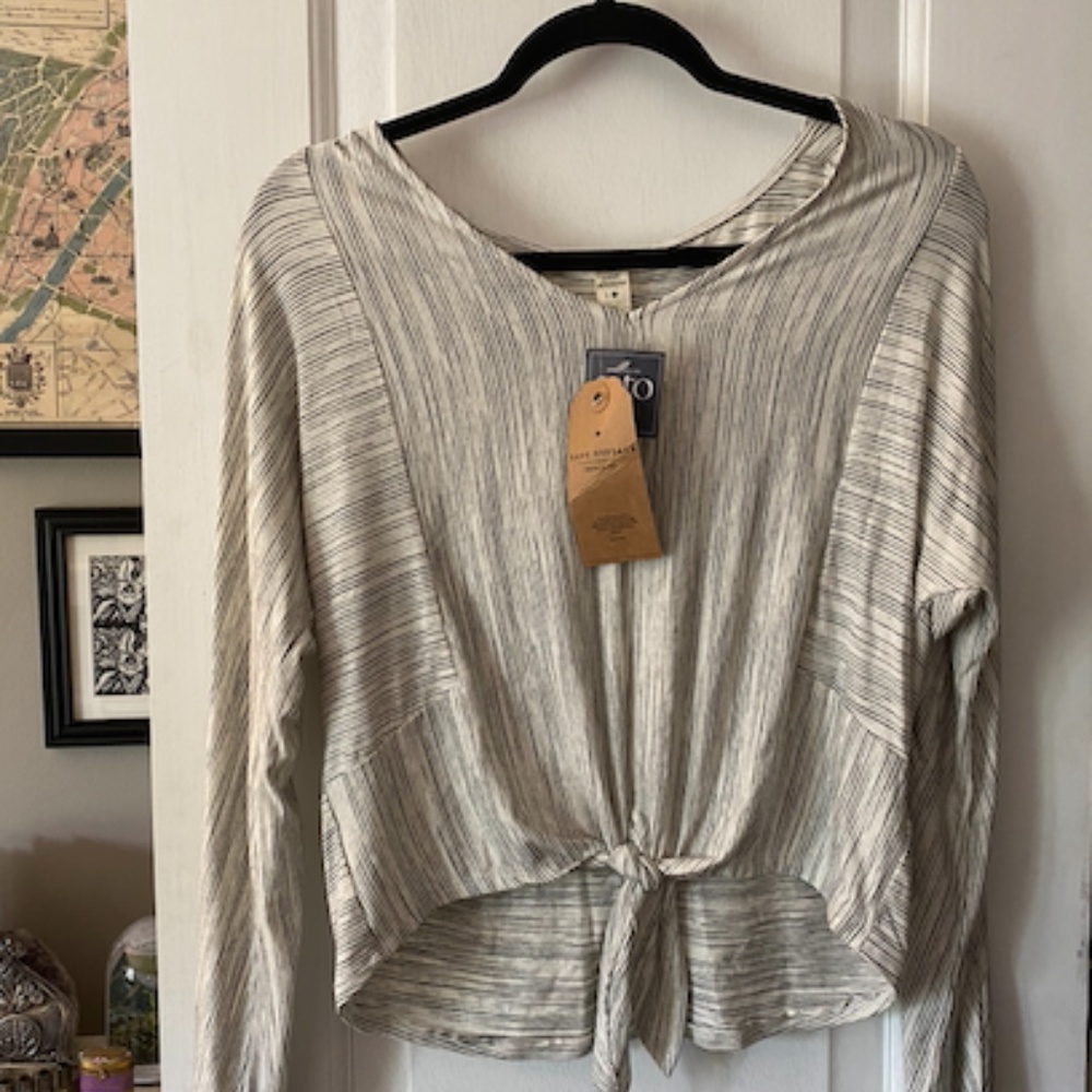 STRIPED TIE-FRONT TOP